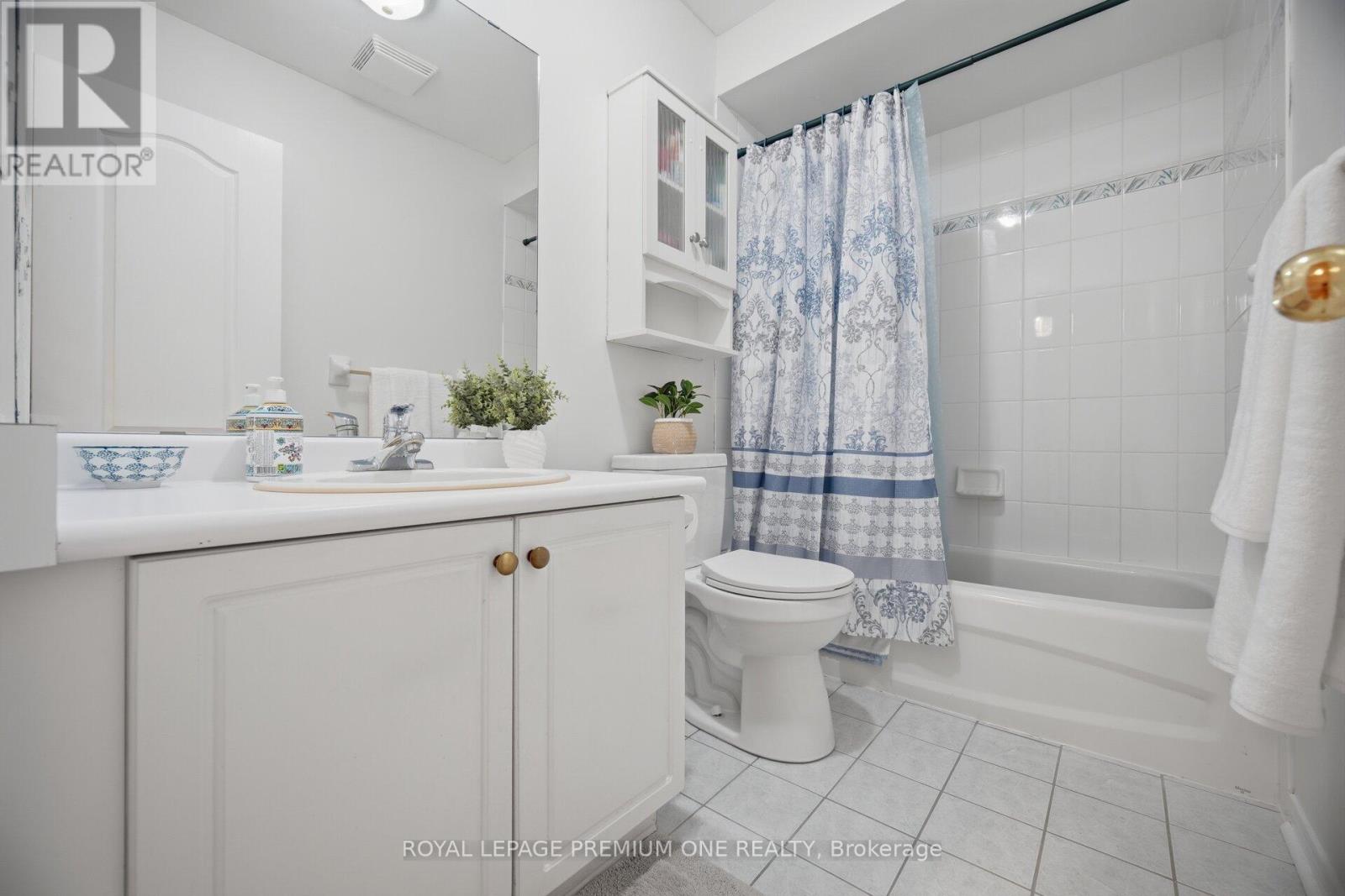 64 Mare Crescent, Toronto, Ontario  M9W 7E7 - Photo 33 - W12961000