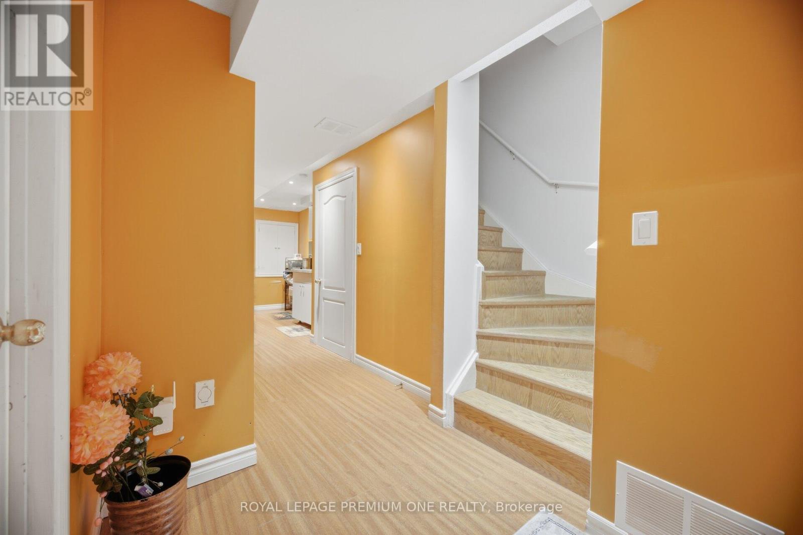 64 Mare Crescent, Toronto, Ontario  M9W 7E7 - Photo 35 - W12961000