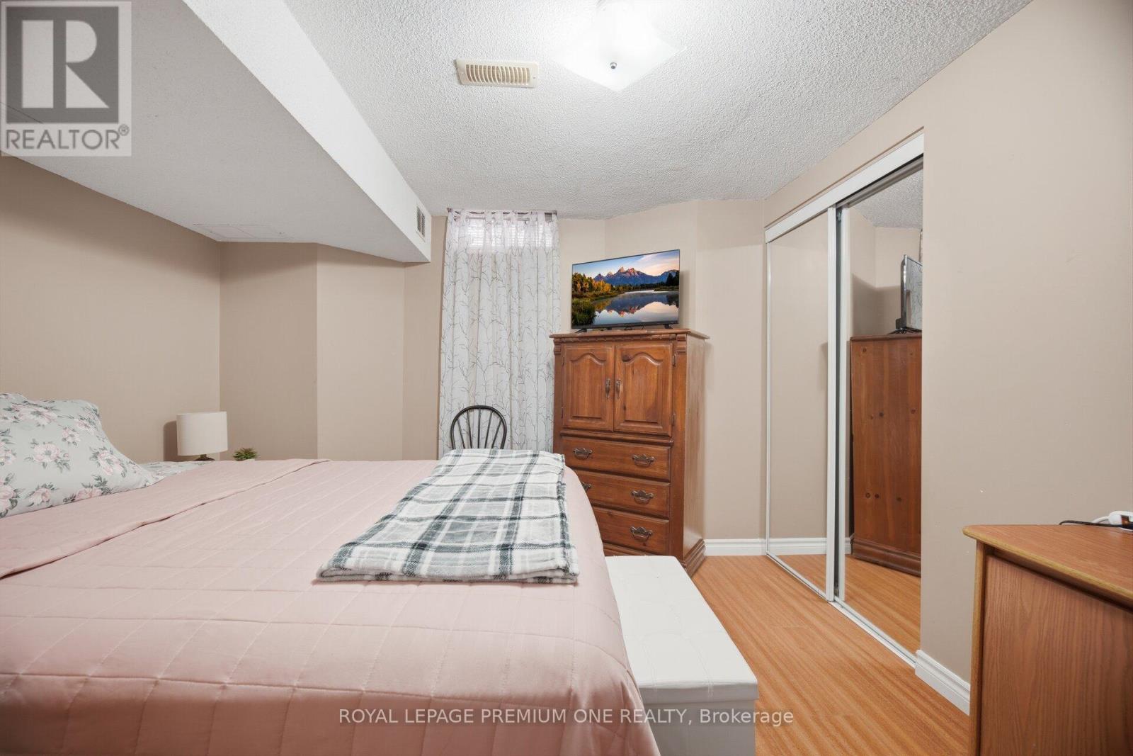 64 Mare Crescent, Toronto, Ontario  M9W 7E7 - Photo 43 - W12961000