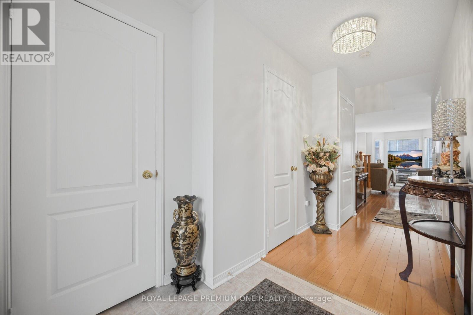 64 Mare Crescent, Toronto, Ontario  M9W 7E7 - Photo 5 - W12961000