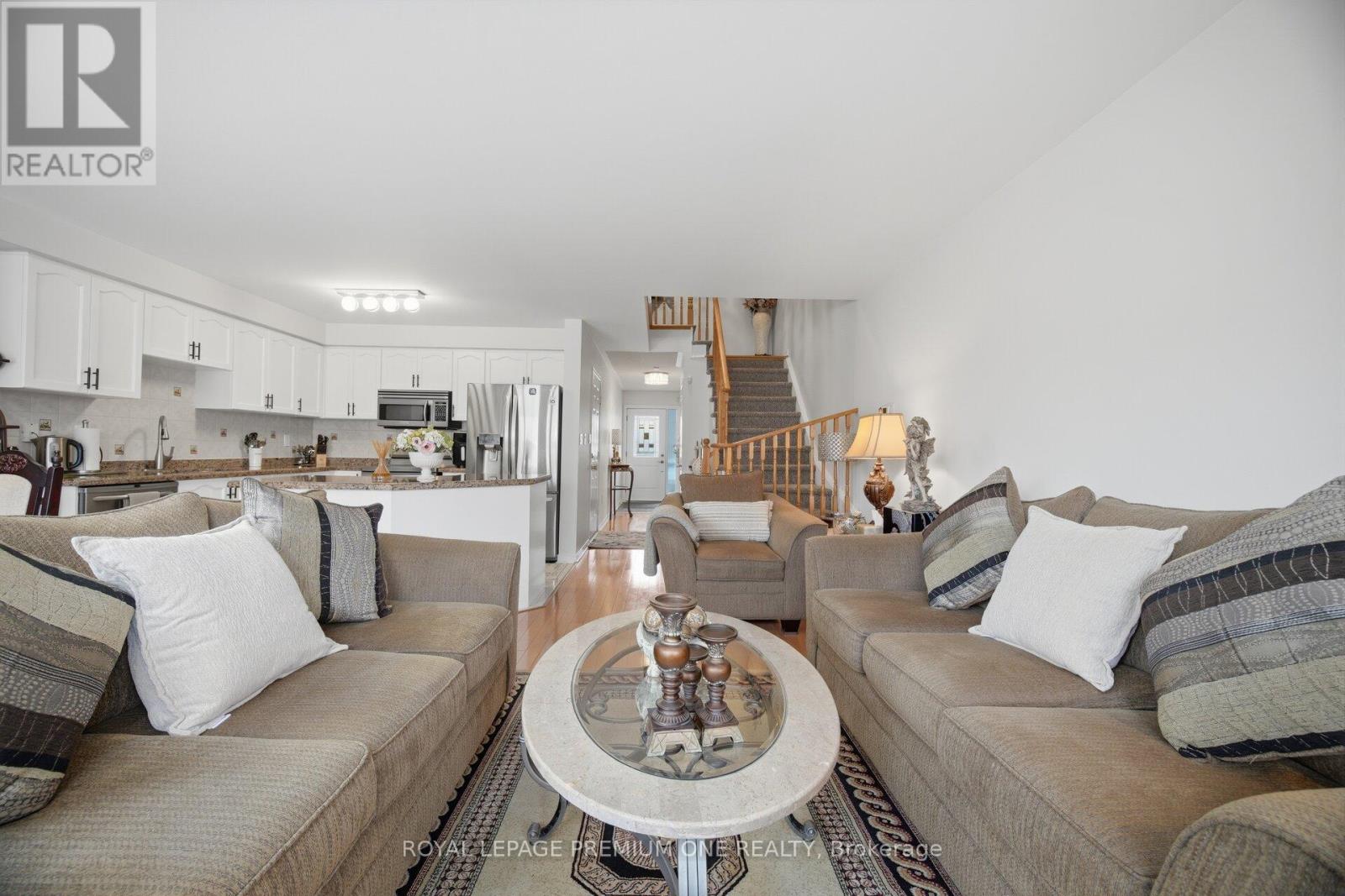 64 Mare Crescent, Toronto, Ontario  M9W 7E7 - Photo 6 - W12961000