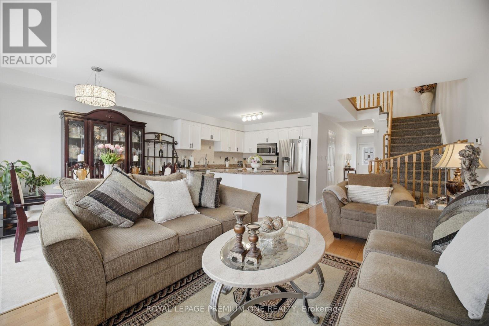 64 Mare Crescent, Toronto, Ontario  M9W 7E7 - Photo 7 - W12961000