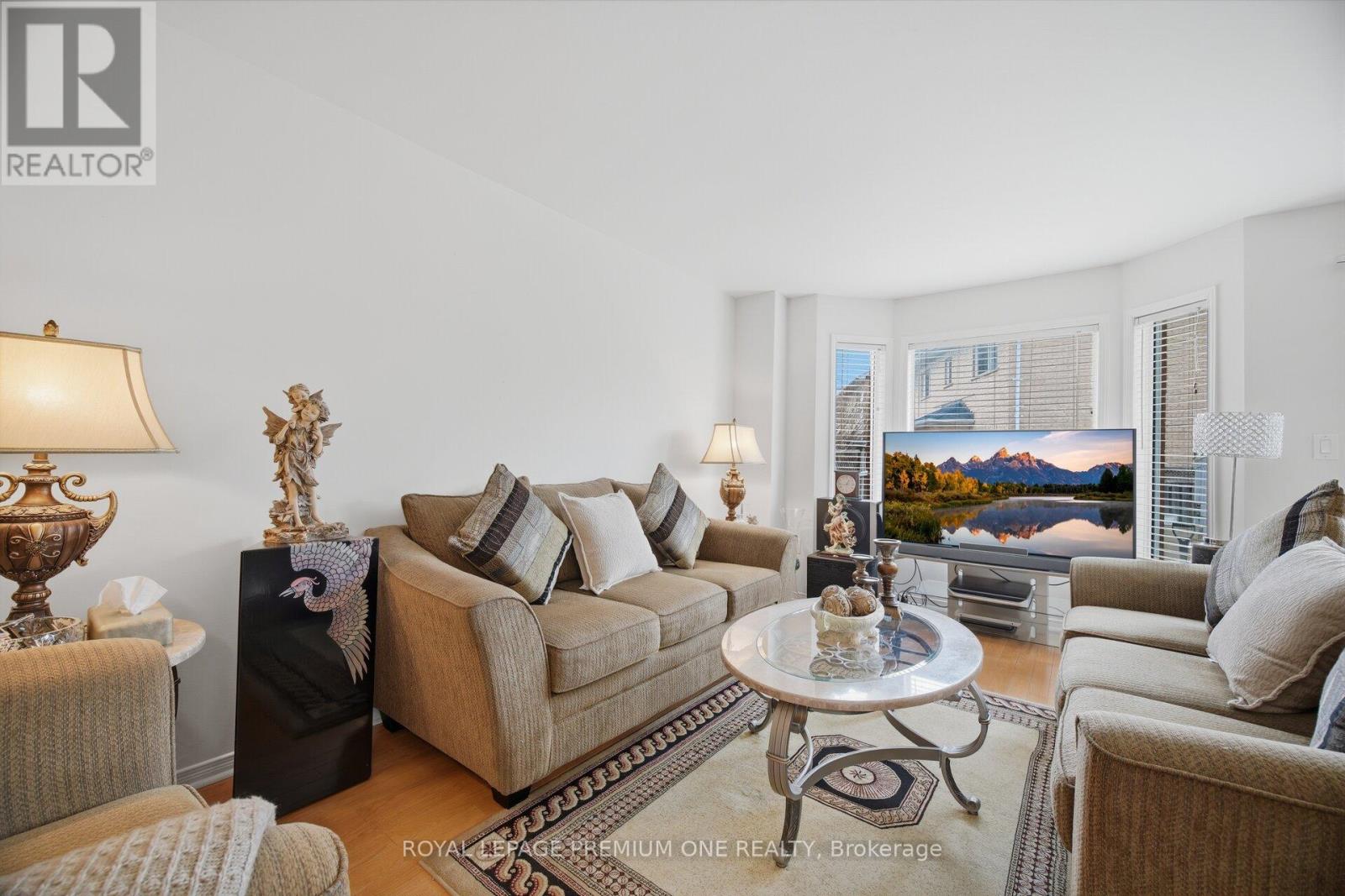 64 Mare Crescent, Toronto, Ontario  M9W 7E7 - Photo 8 - W12961000