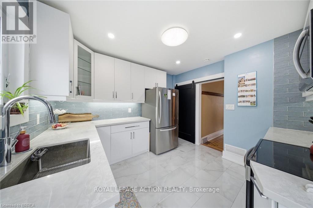 13 Devonport Street, Hamilton, Ontario  L8R 3C5 - Photo 12 - X12960992