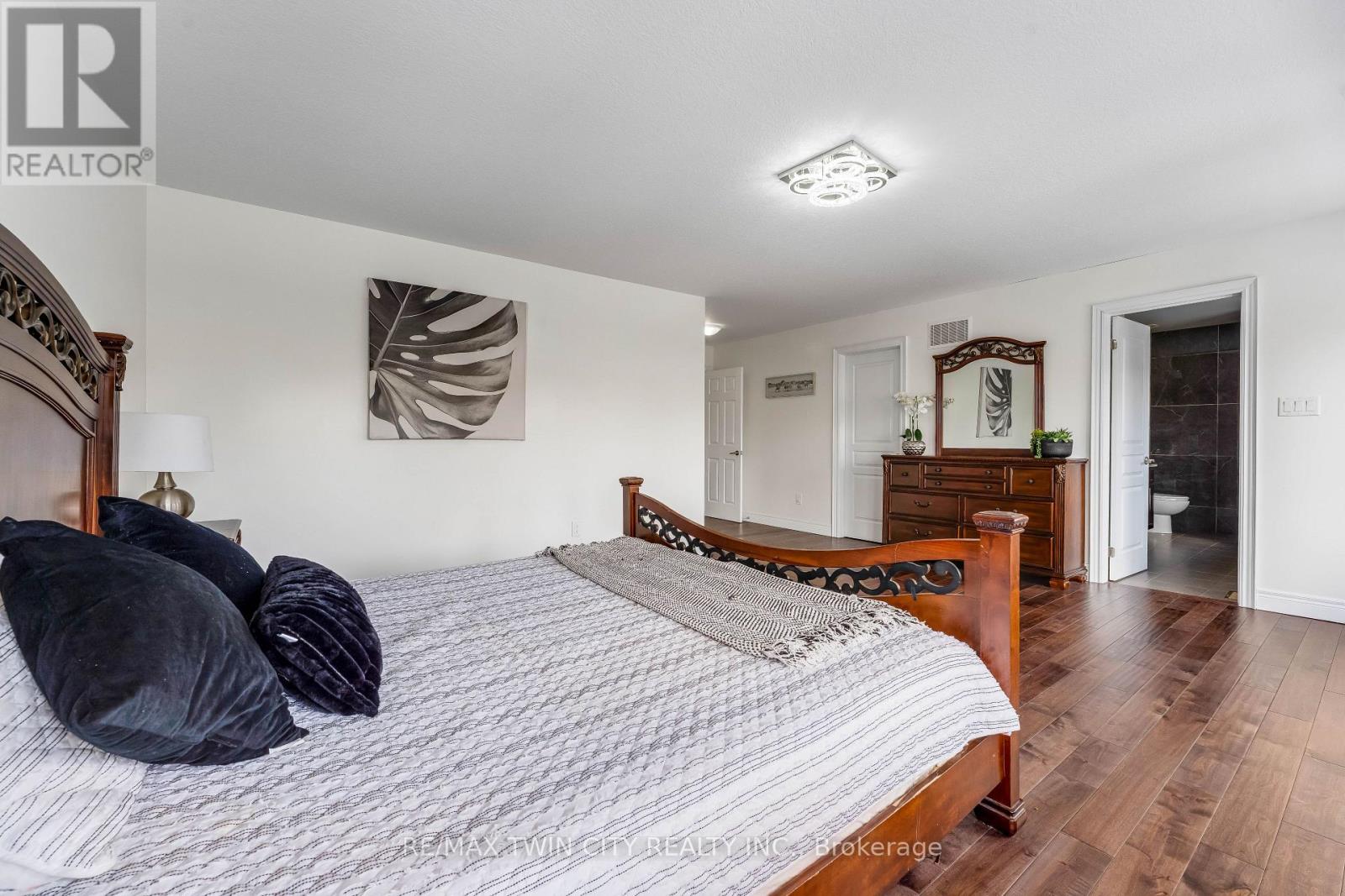 145 Redtail Street, Kitchener, Ontario  N2K 4J5 - Photo 22 - X12960996