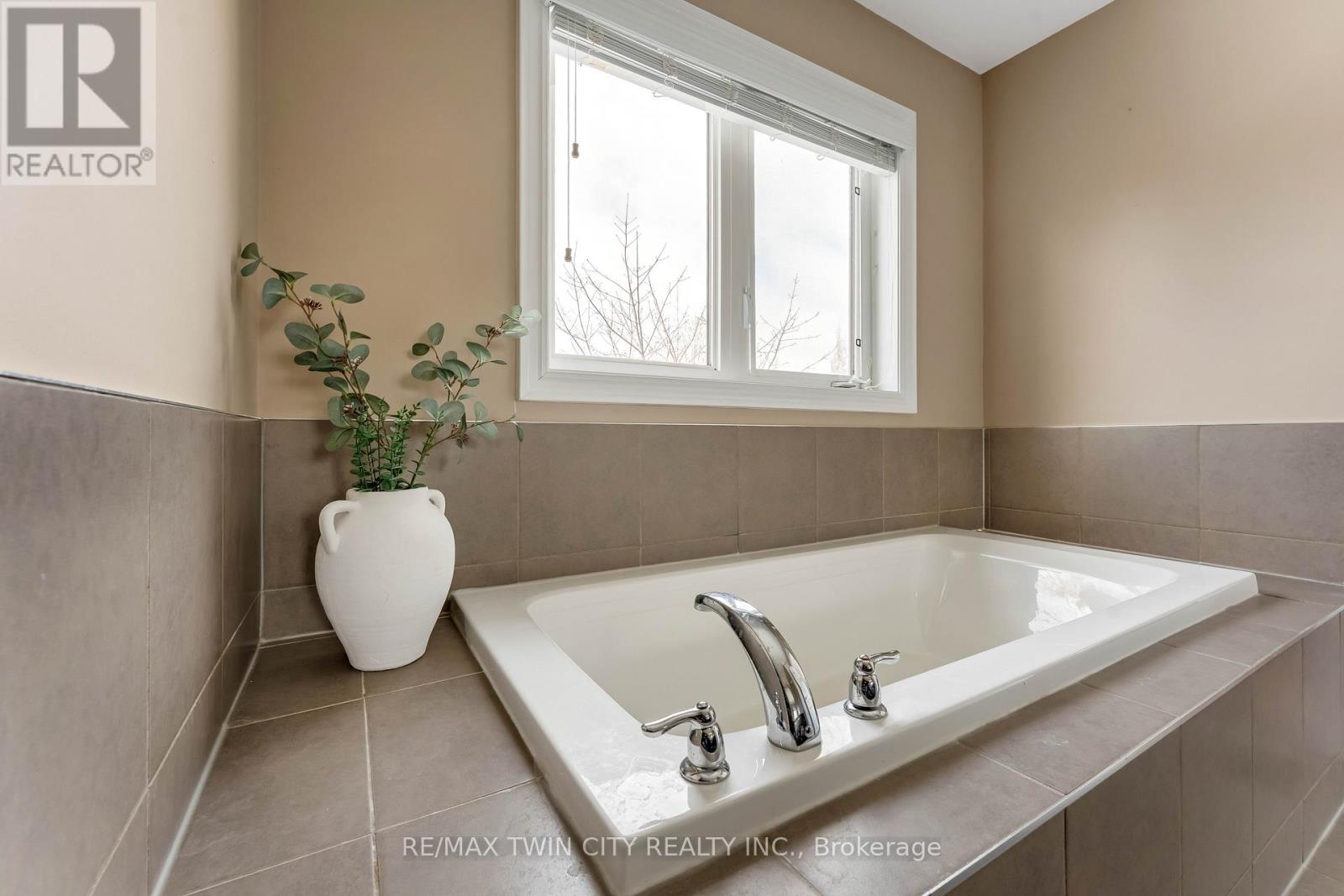 145 Redtail Street, Kitchener, Ontario  N2K 4J5 - Photo 24 - X12960996