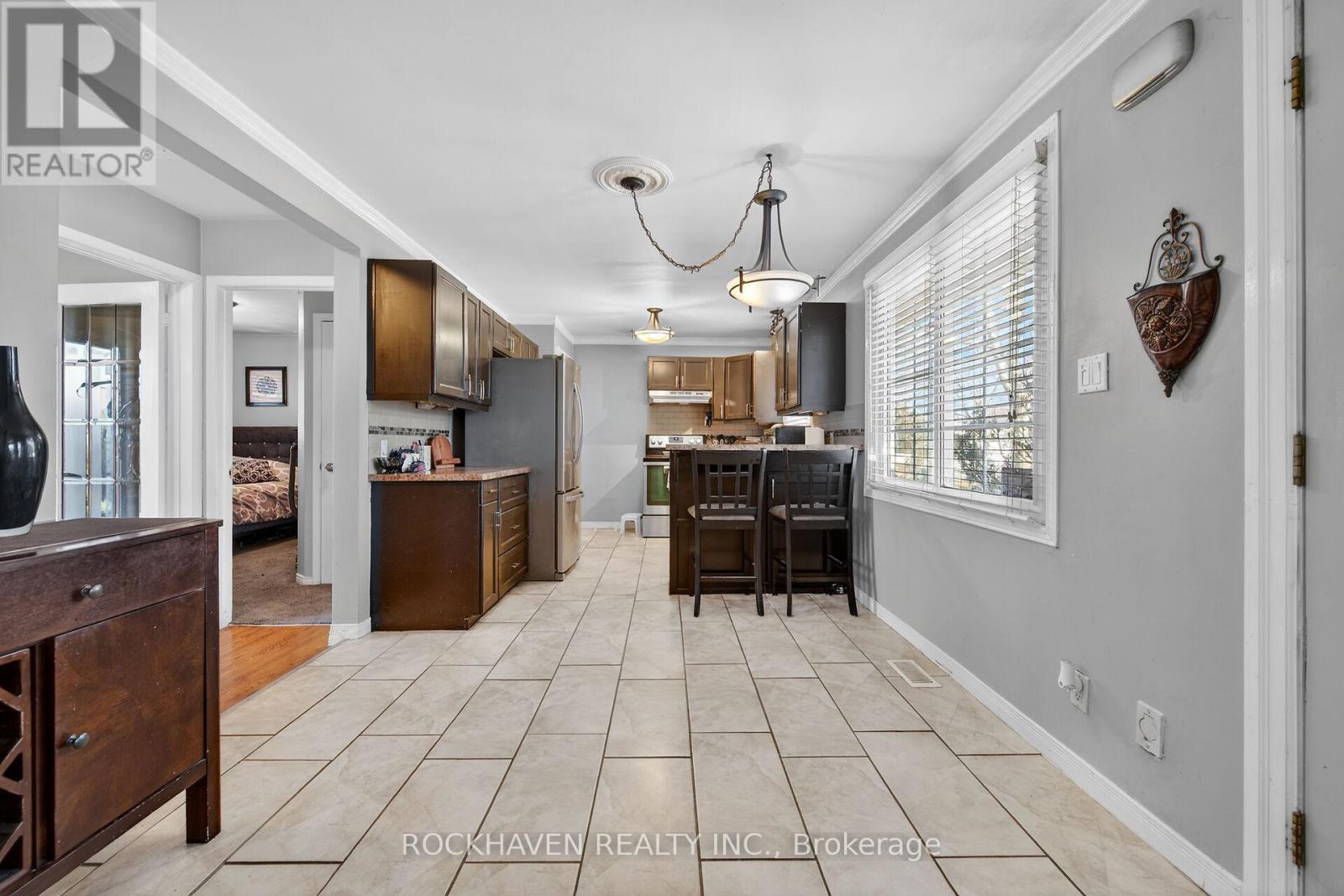 4569 Mitchell Avenue, Niagara Falls, Ontario  L2E 6R6 - Photo 5 - X12961040