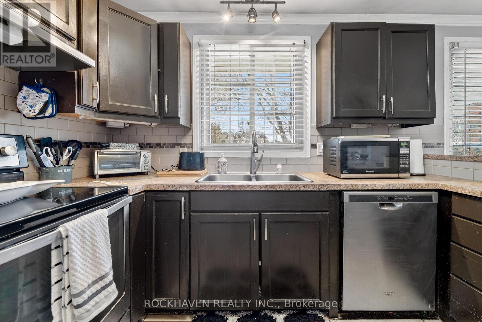 4569 Mitchell Avenue, Niagara Falls, Ontario  L2E 6R6 - Photo 9 - X12961040