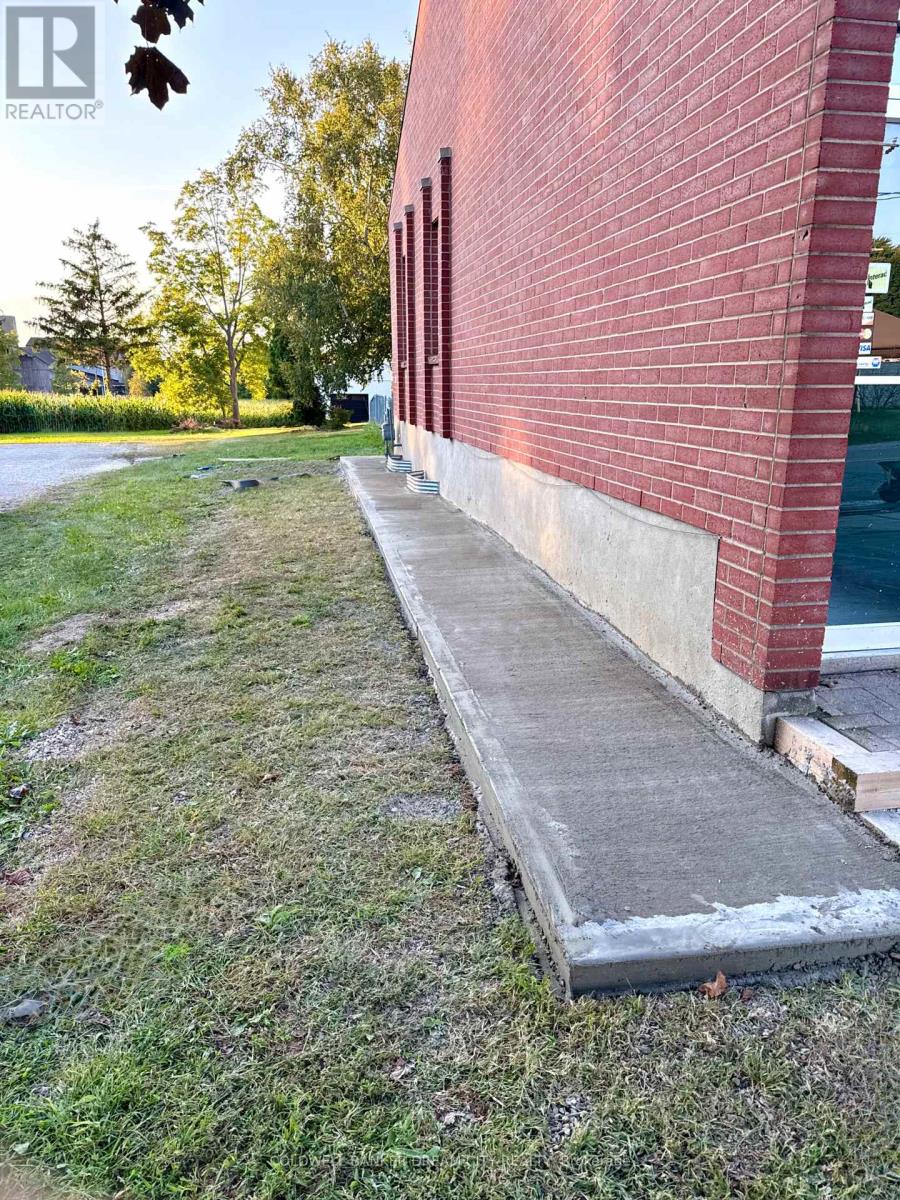 93 Main Street, Chatham-Kent, Ontario  N0P 1T0 - Photo 2 - X12961056