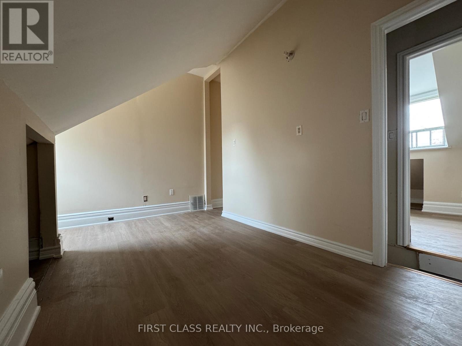 Main - 30 Endean Avenue, Toronto, Ontario  M4M 1W6 - Photo 14 - E12898848