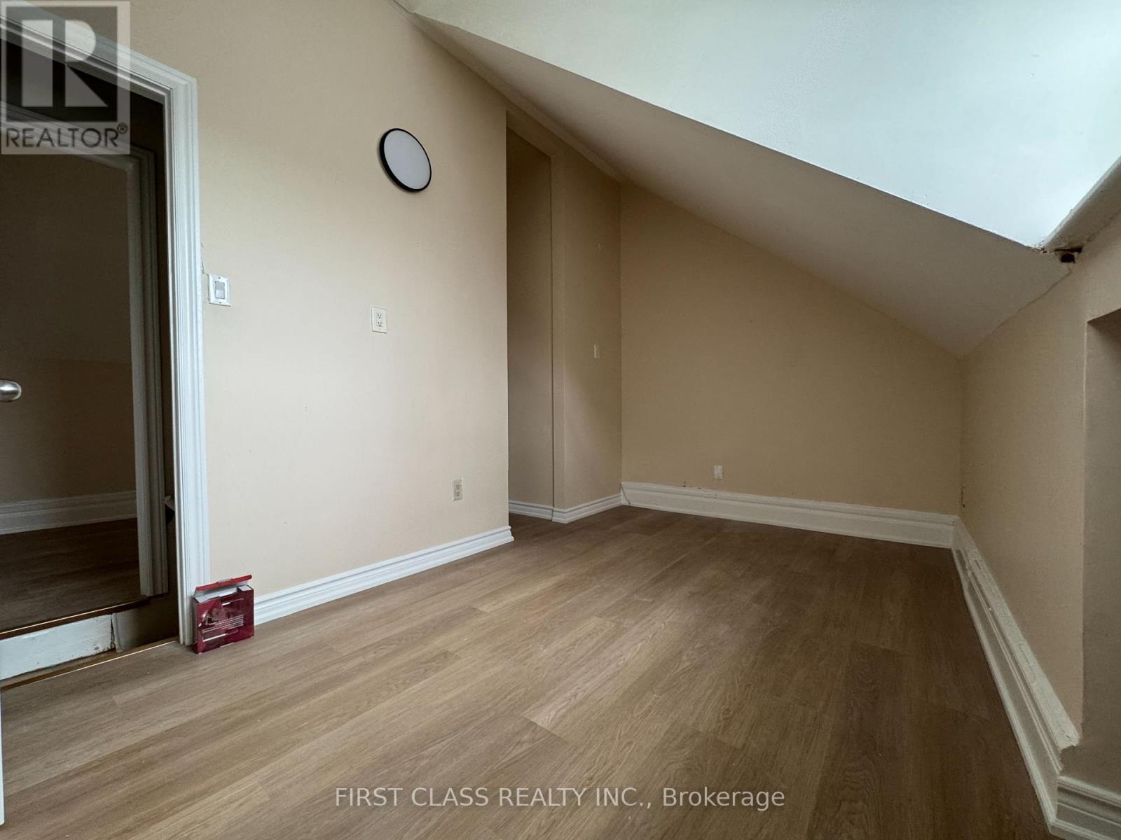 Main - 30 Endean Avenue, Toronto, Ontario  M4M 1W6 - Photo 12 - E12898848