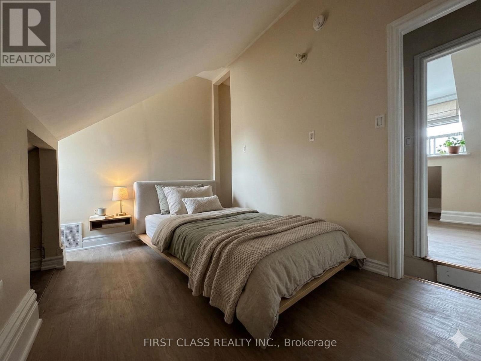 Main - 30 Endean Avenue, Toronto, Ontario  M4M 1W6 - Photo 13 - E12898848