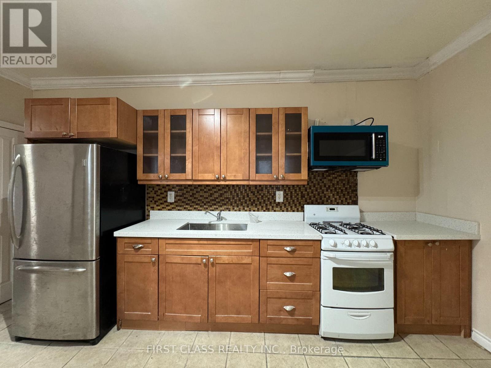 Main - 30 Endean Avenue, Toronto, Ontario  M4M 1W6 - Photo 2 - E12898848