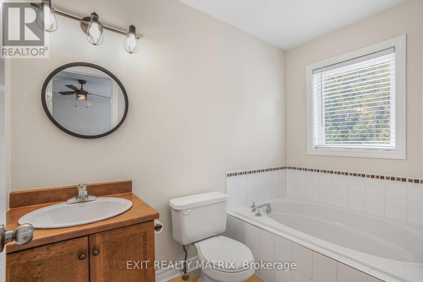 403 Centenaire Street, Russell, Ontario  K0A 1W0 - Photo 18 - X12916304