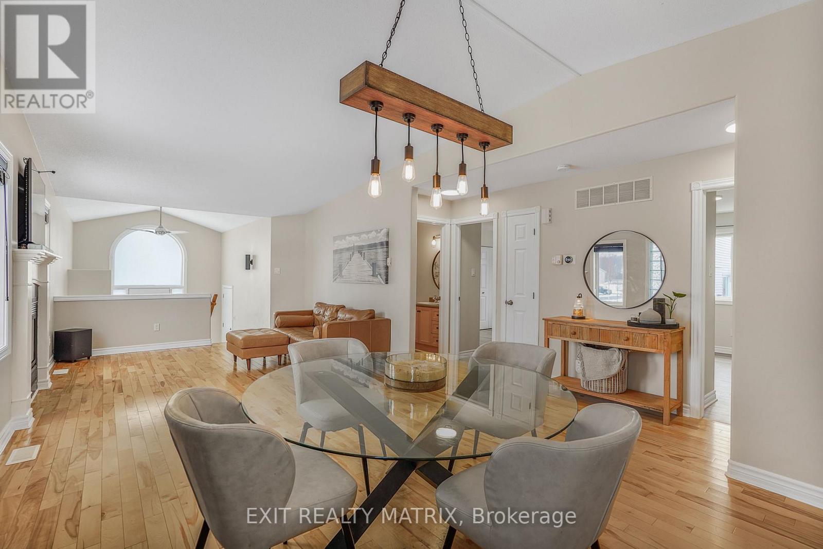 403 Centenaire Street, Russell, Ontario  K0A 1W0 - Photo 8 - X12916304