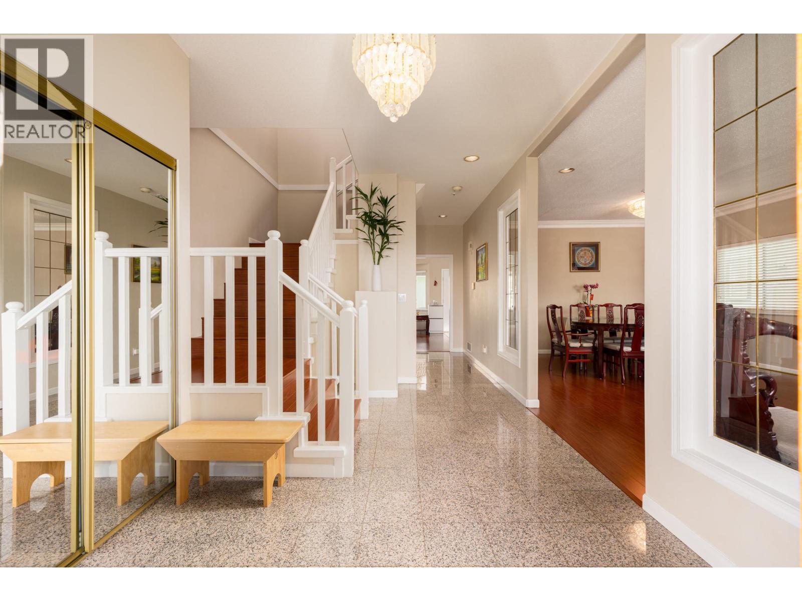 Listing Picture 3 of 23 : 8162 HAIG STREET, Vancouver / 溫哥華 - 魯藝地產 Yvonne Lu Group - MLS Medallion Club Member