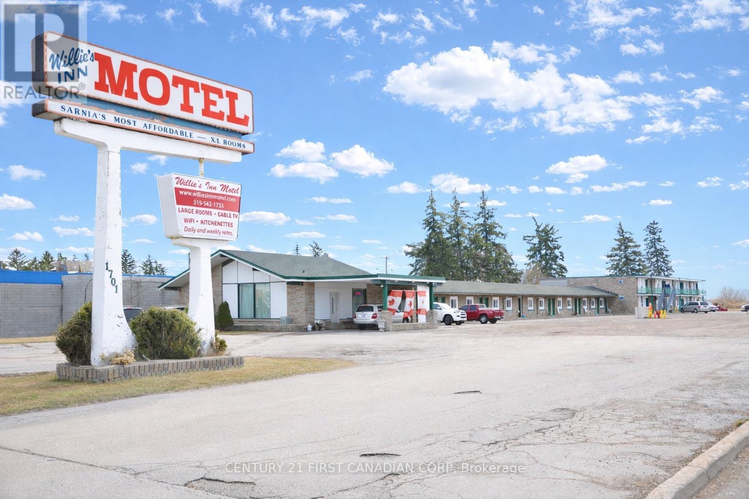 1701 LONDON LINE, Sarnia, Ontario
