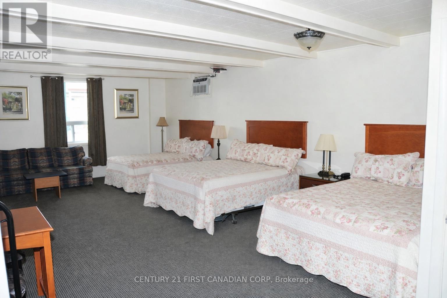 1701 London Line, Sarnia, Ontario  N7W 1B1 - Photo 12 - X12961106