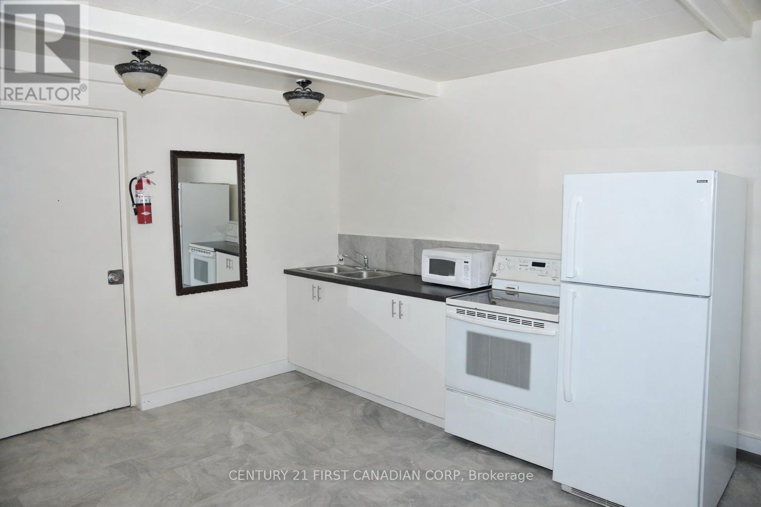 1701 London Line, Sarnia, Ontario  N7W 1B1 - Photo 14 - X12961106