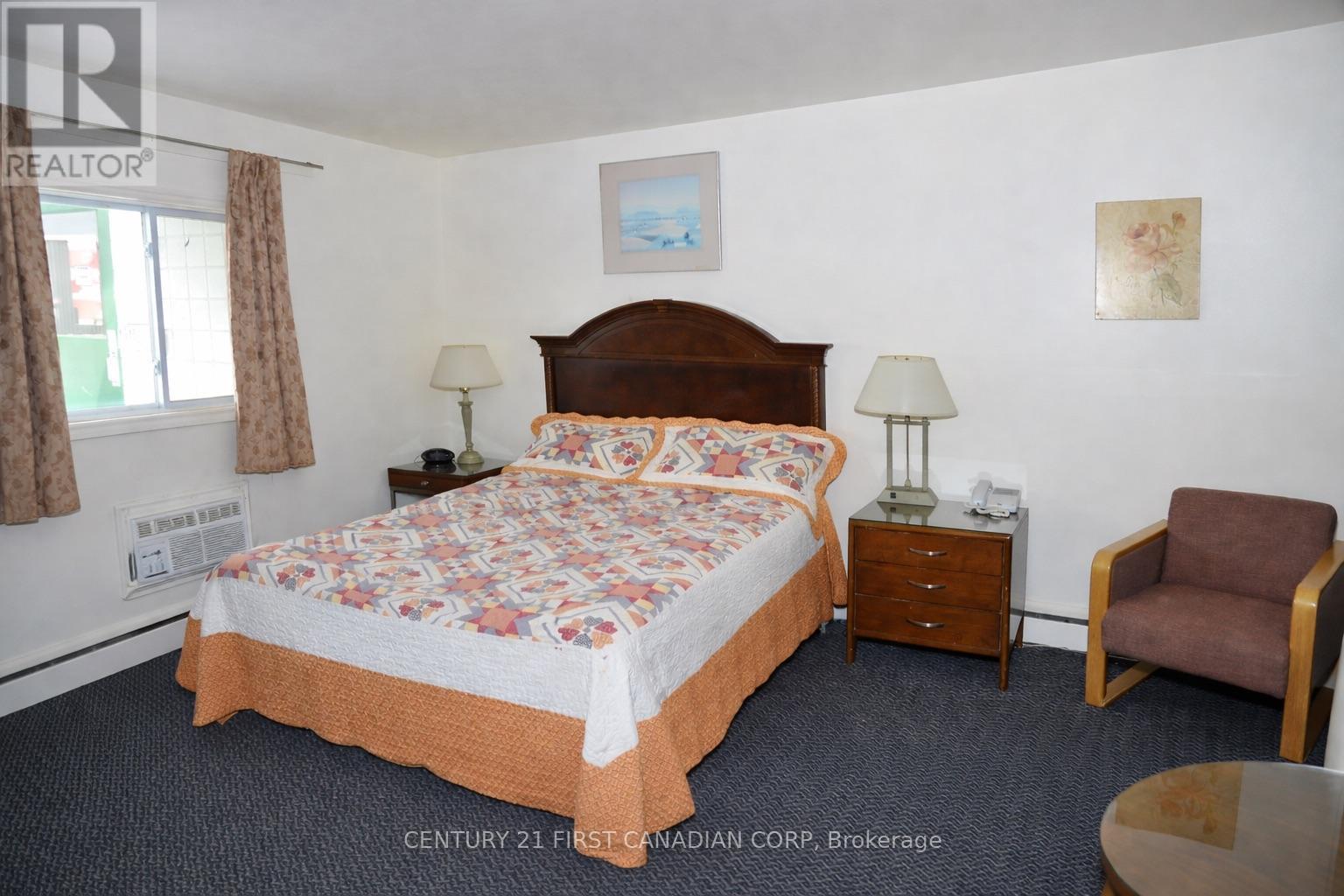 1701 London Line, Sarnia, Ontario  N7W 1B1 - Photo 4 - X12961106