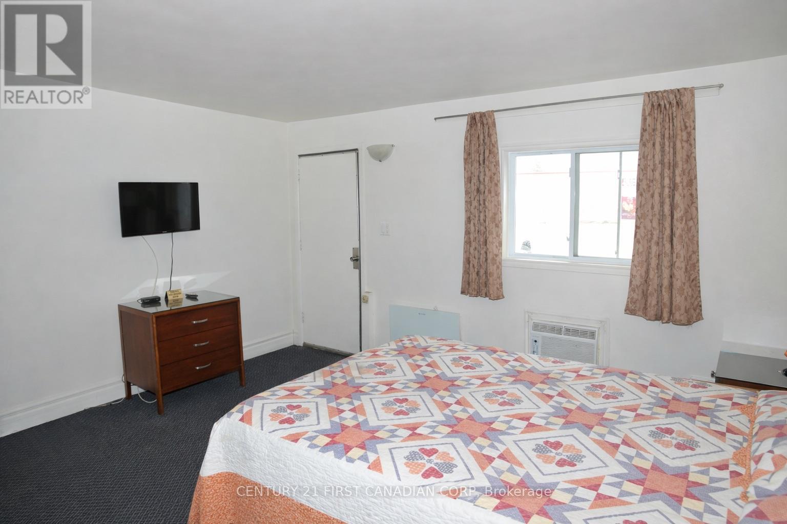 1701 London Line, Sarnia, Ontario  N7W 1B1 - Photo 5 - X12961106