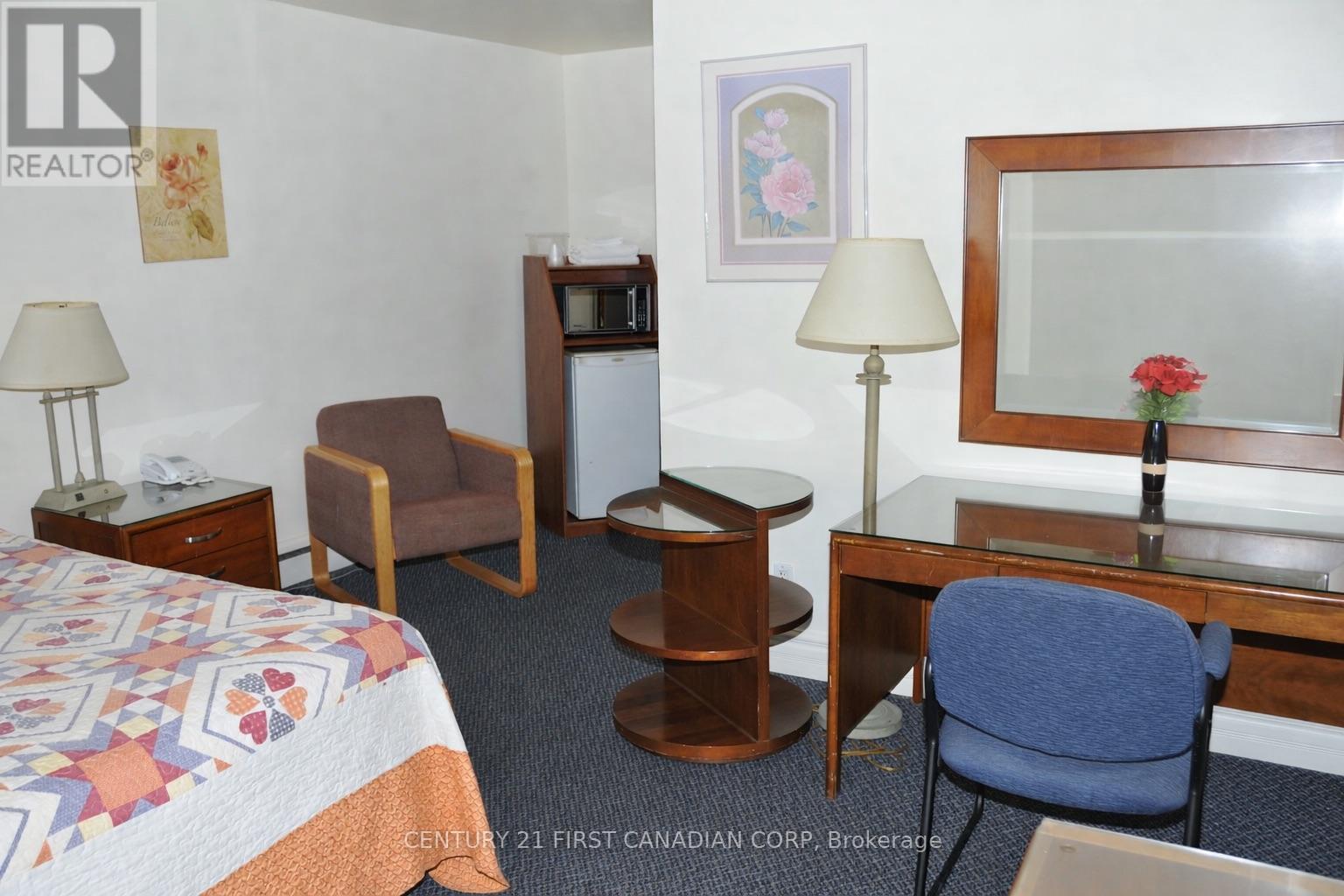 1701 London Line, Sarnia, Ontario  N7W 1B1 - Photo 6 - X12961106