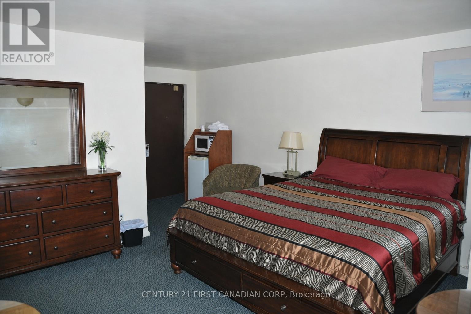 1701 London Line, Sarnia, Ontario  N7W 1B1 - Photo 8 - X12961106