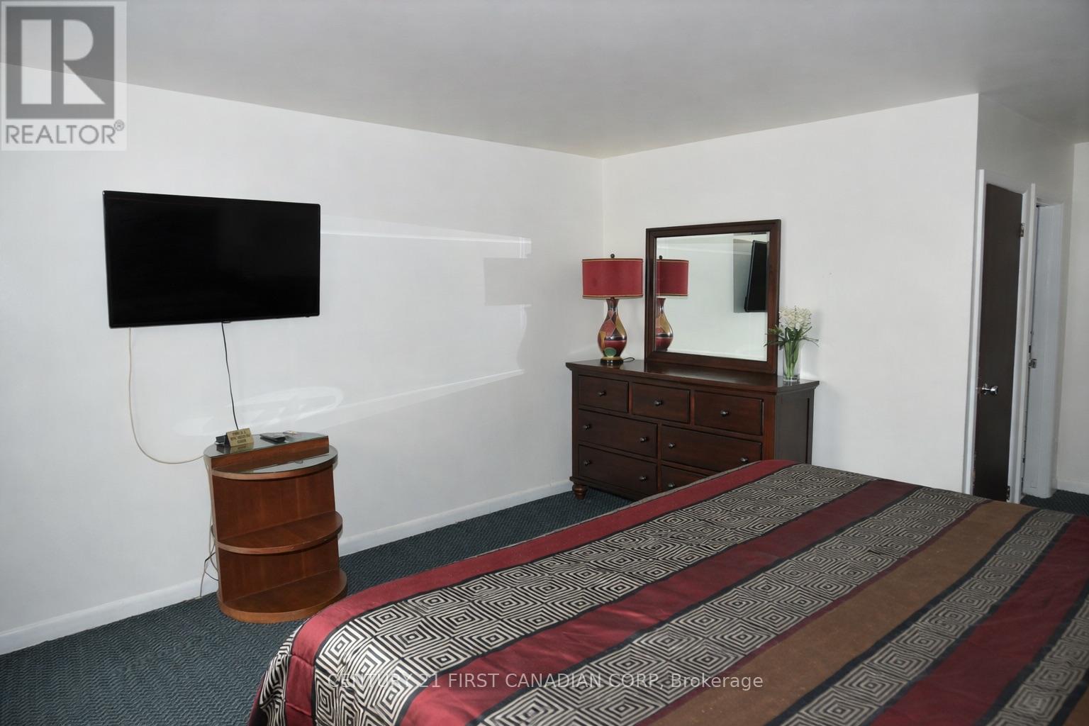 1701 London Line, Sarnia, Ontario  N7W 1B1 - Photo 9 - X12961106