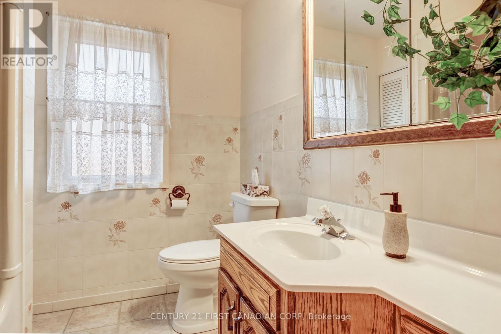 26 Grand Avenue, Chatham-Kent, Ontario  N8A 4J9 - Photo 16 - X12961176