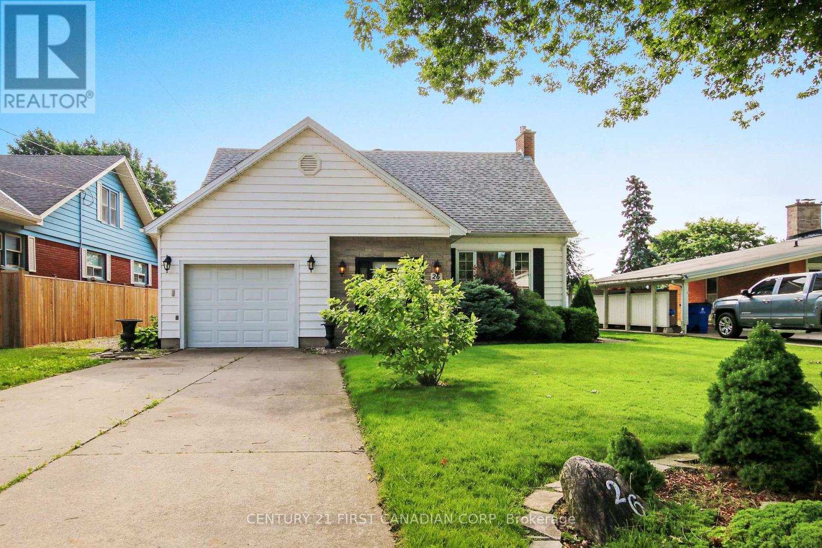 26 Grand Avenue, Chatham-Kent, Ontario  N8A 4J9 - Photo 2 - X12961176