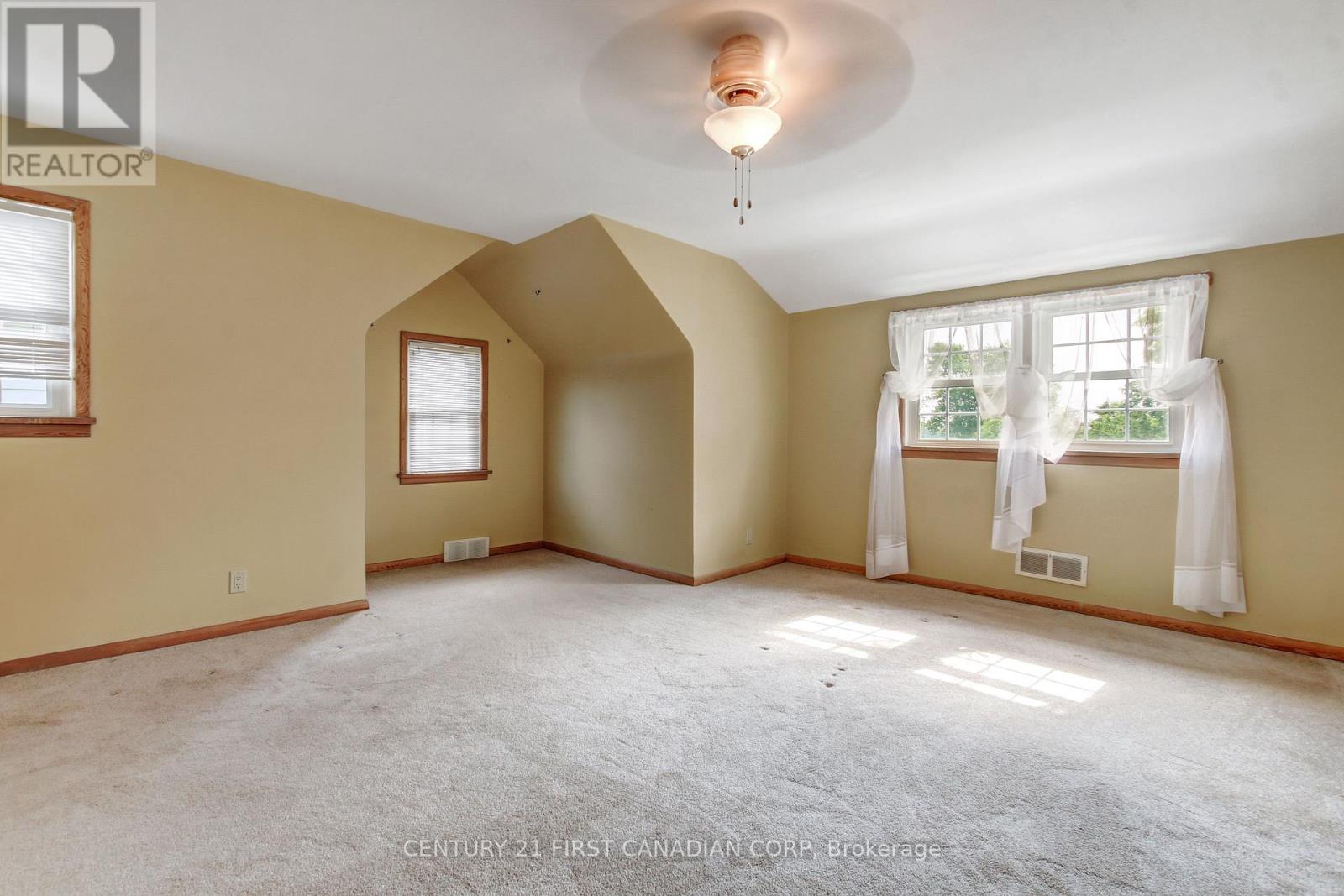 26 Grand Avenue, Chatham-Kent, Ontario  N8A 4J9 - Photo 23 - X12961176