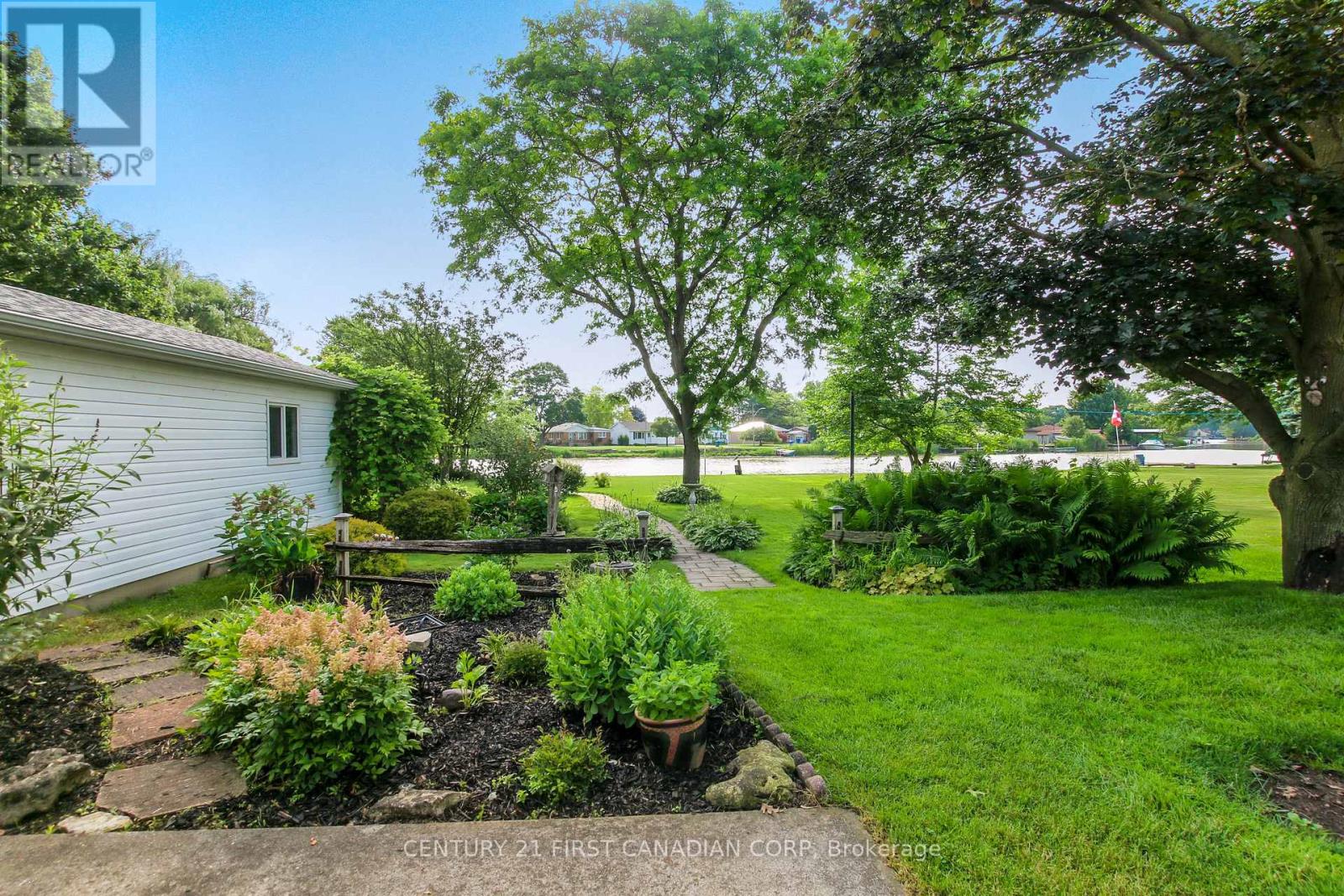 26 Grand Avenue, Chatham-Kent, Ontario  N8A 4J9 - Photo 31 - X12961176