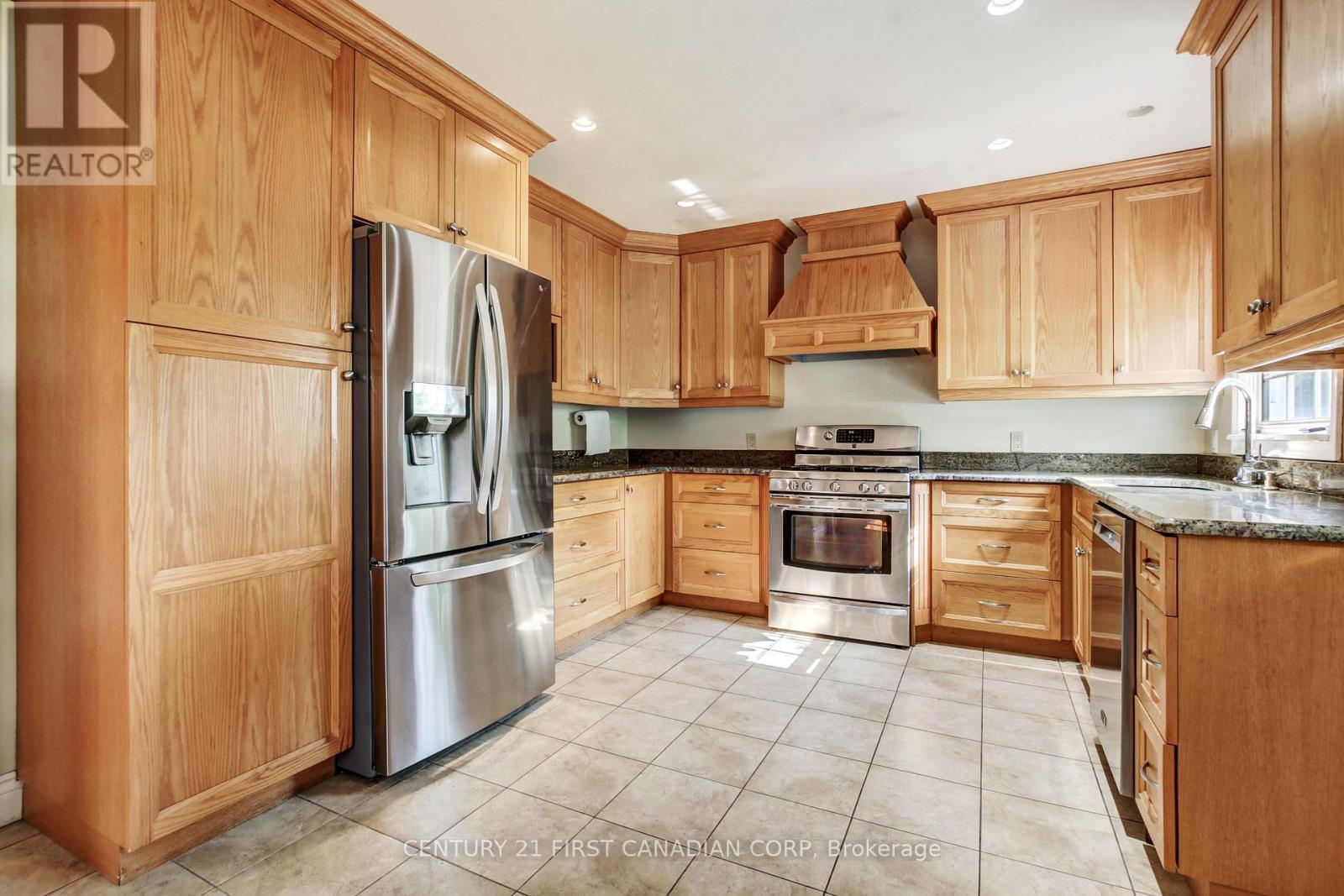 26 Grand Avenue, Chatham-Kent, Ontario  N8A 4J9 - Photo 9 - X12961176