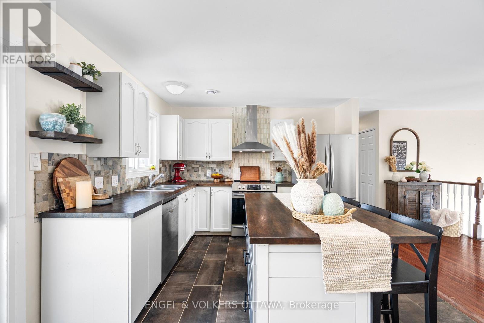 2437 Henri Menard Court, Clarence-Rockland, Ontario  K0A 2A0 - Photo 10 - X12961080