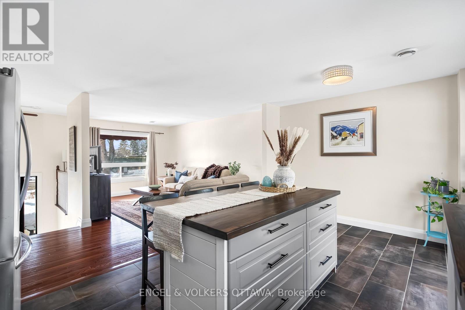 2437 Henri Menard Court, Clarence-Rockland, Ontario  K0A 2A0 - Photo 12 - X12961080