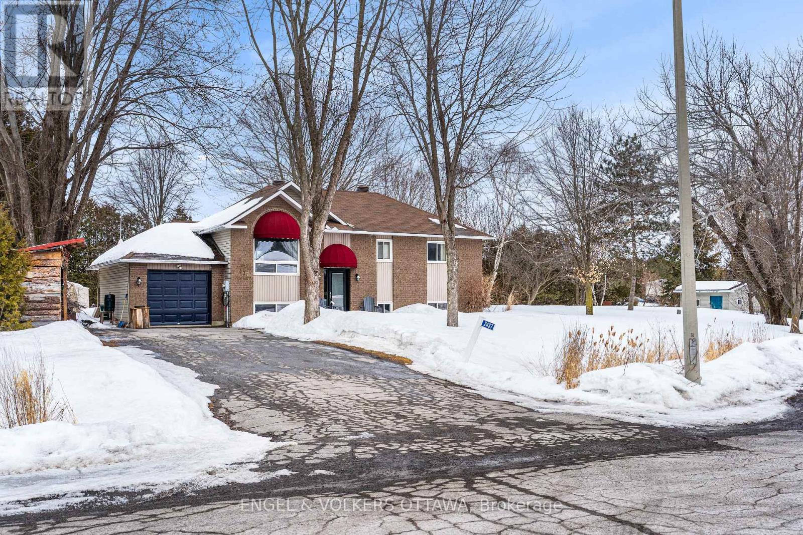 2437 Henri Menard Court, Clarence-Rockland, Ontario  K0A 2A0 - Photo 2 - X12961080