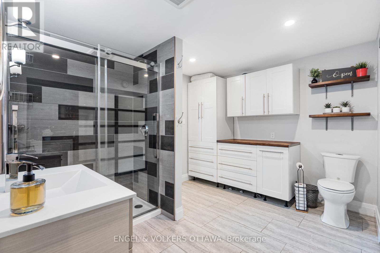 2437 Henri Menard Court, Clarence-Rockland, Ontario  K0A 2A0 - Photo 32 - X12961080