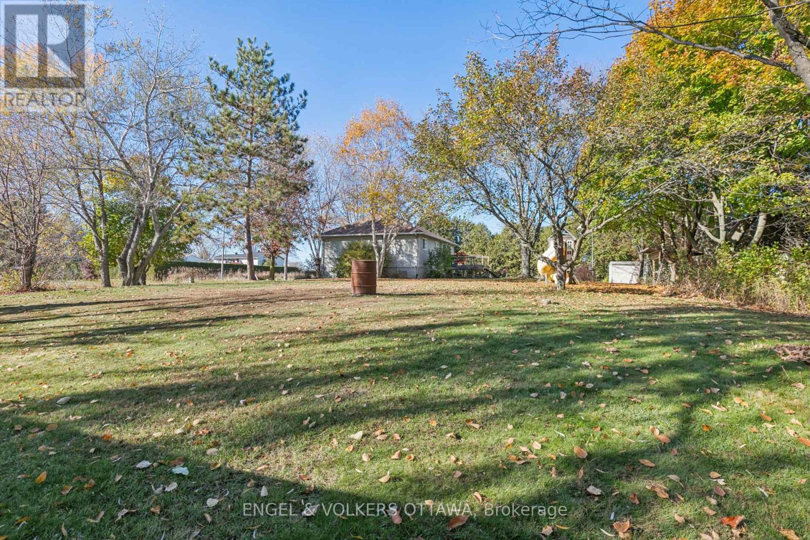 2437 Henri Menard Court, Clarence-Rockland, Ontario  K0A 2A0 - Photo 44 - X12961080