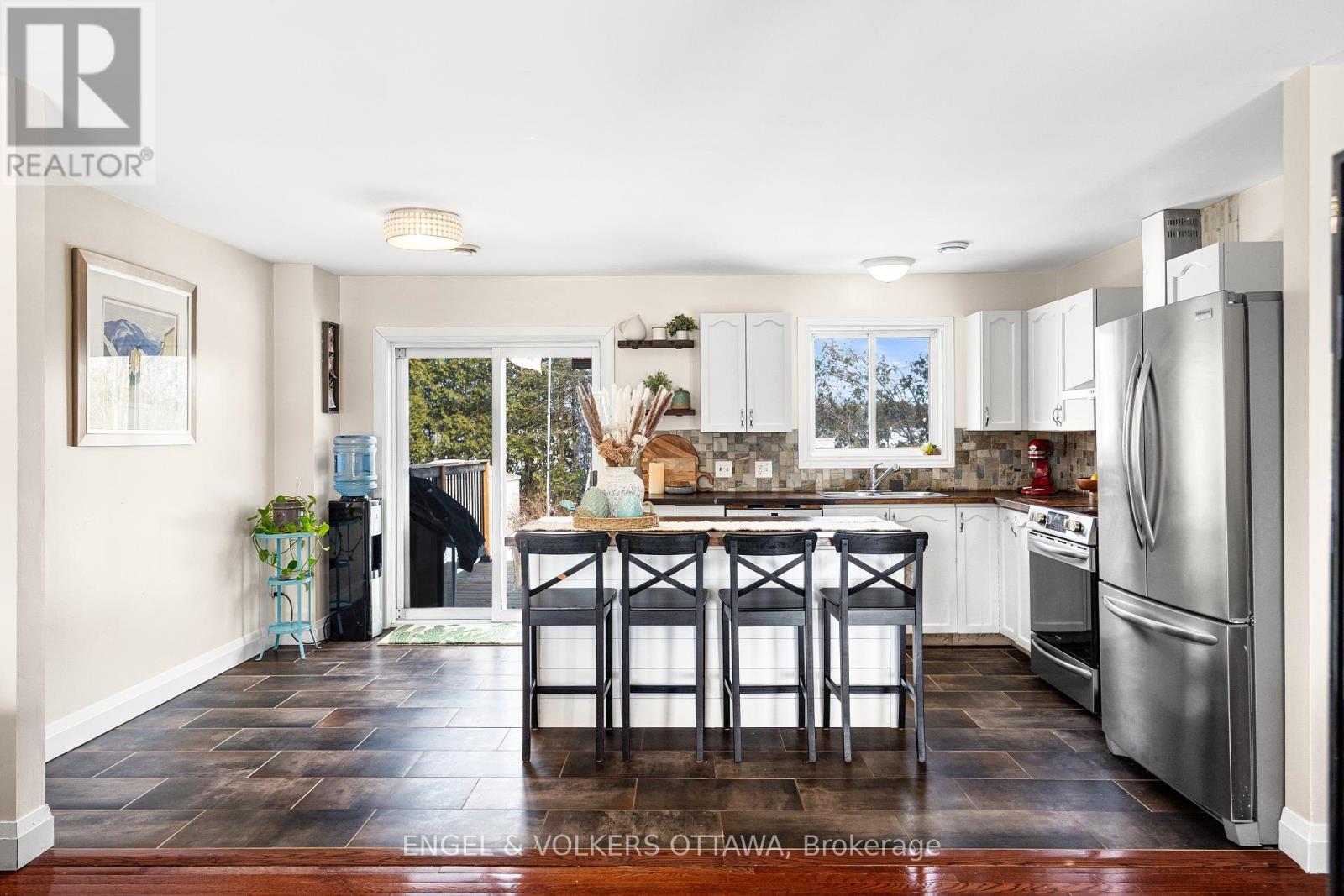 2437 Henri Menard Court, Clarence-Rockland, Ontario  K0A 2A0 - Photo 7 - X12961080