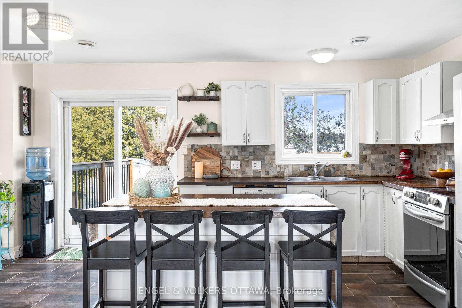 2437 Henri Menard Court, Clarence-Rockland, Ontario  K0A 2A0 - Photo 8 - X12961080