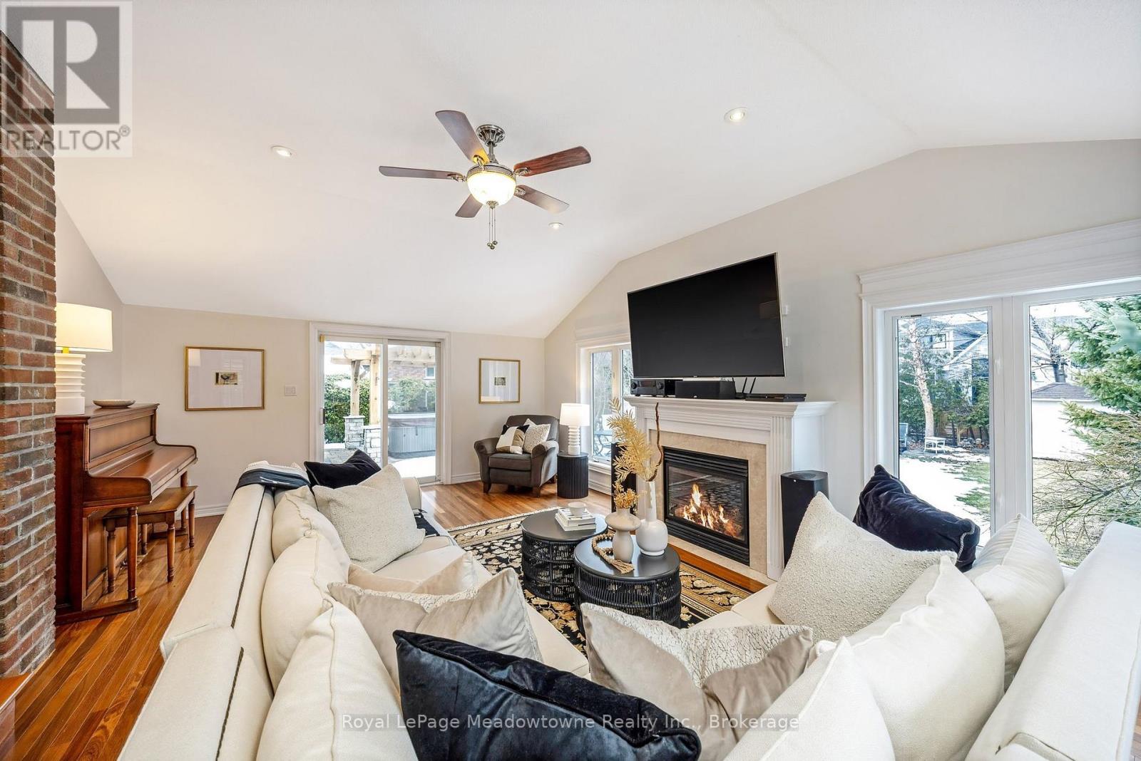 49 Mill Street, Milton, Ontario  L9T 1R7 - Photo 11 - W12961160