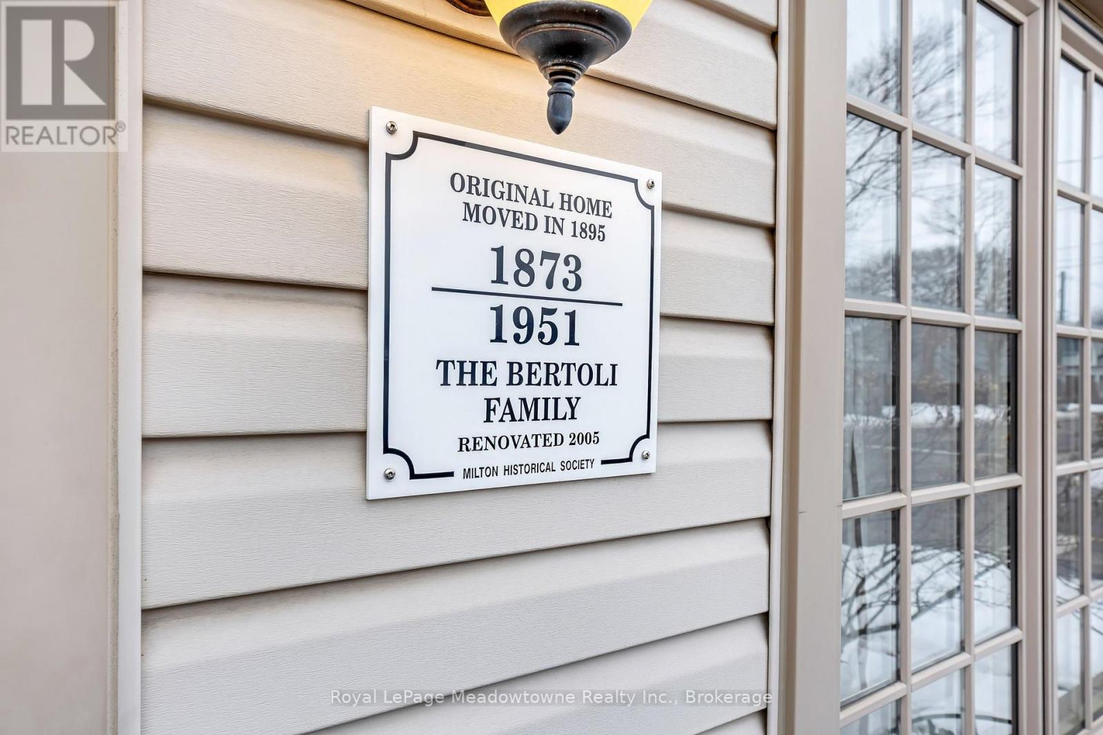 49 Mill Street, Milton, Ontario  L9T 1R7 - Photo 4 - W12961160