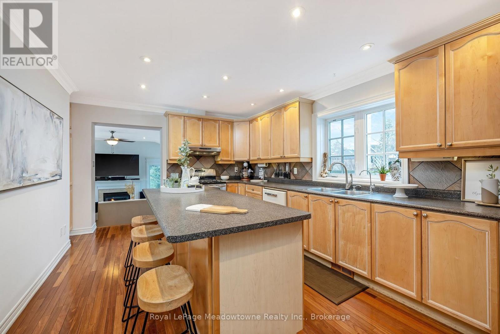 49 Mill Street, Milton, Ontario  L9T 1R7 - Photo 7 - W12961160