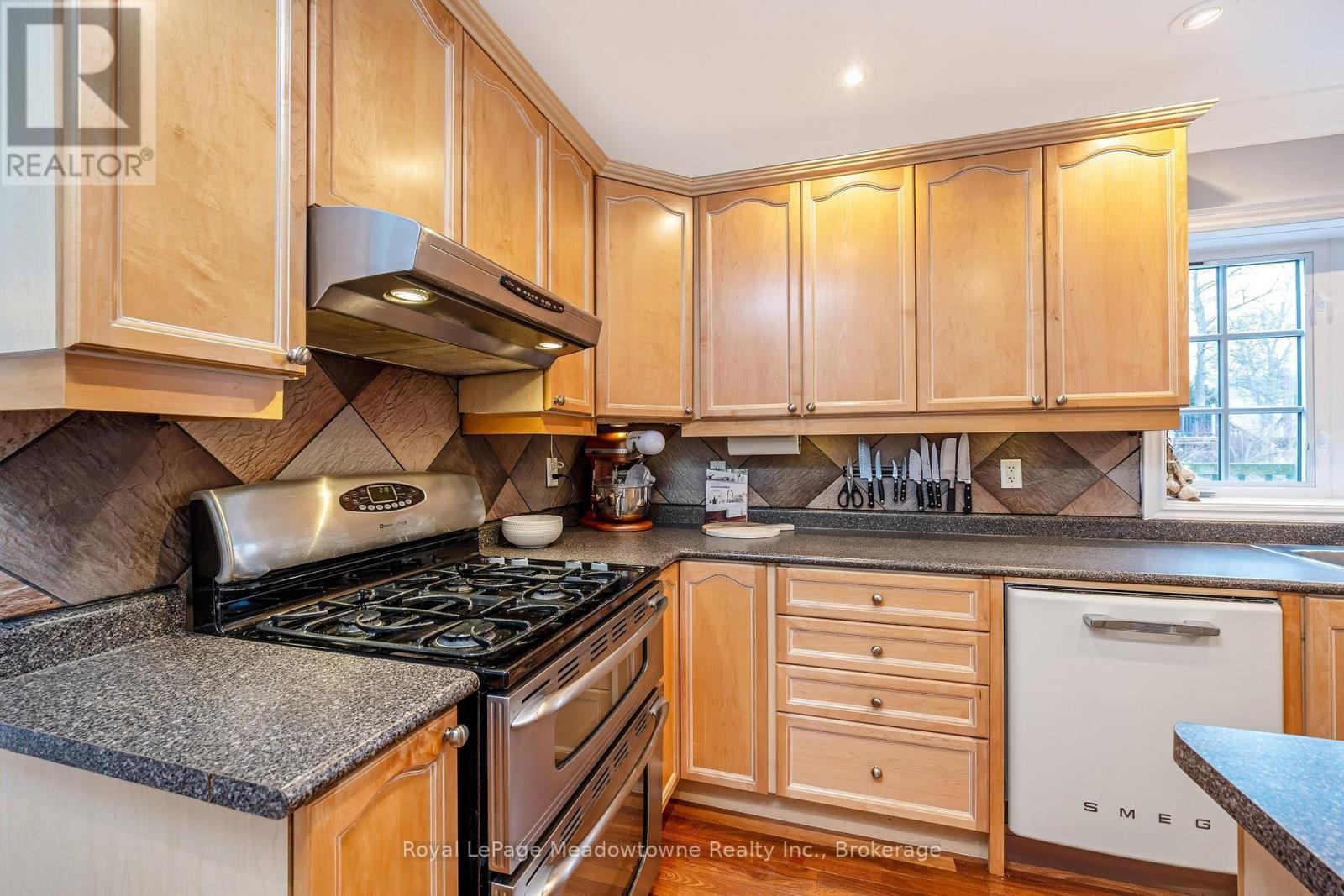 49 Mill Street, Milton, Ontario  L9T 1R7 - Photo 8 - W12961160