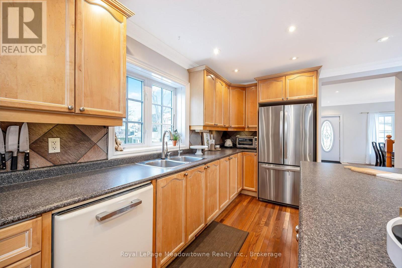 49 Mill Street, Milton, Ontario  L9T 1R7 - Photo 9 - W12961160