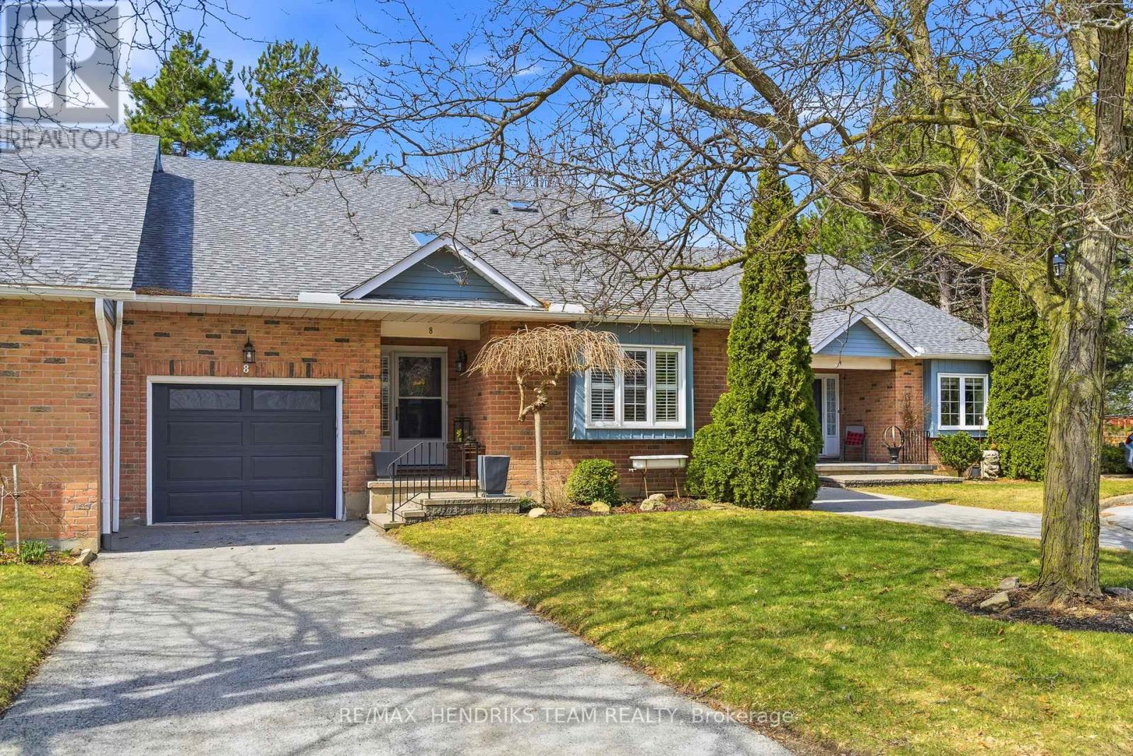 8 - 10 Elderwood Drive, St. Catharines, Ontario  L2S 3G4 - Photo 1 - X12961186