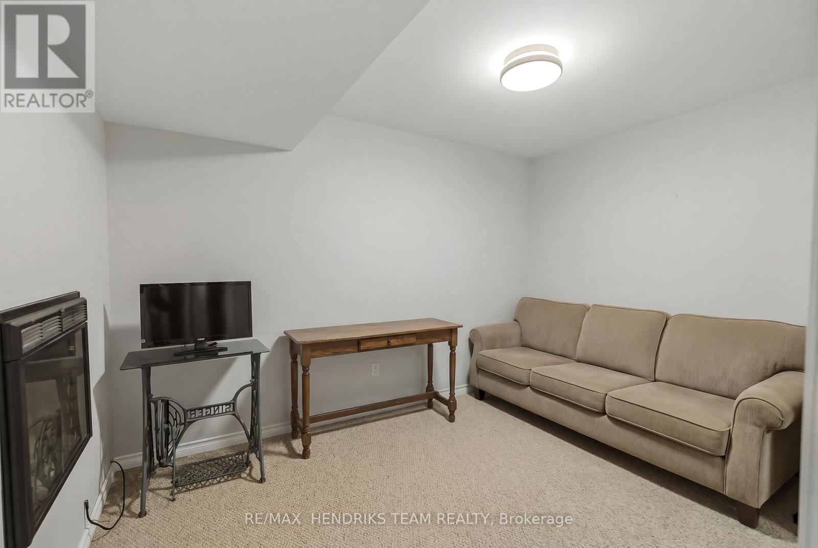 8 - 10 Elderwood Drive, St. Catharines, Ontario  L2S 3G4 - Photo 25 - X12961186