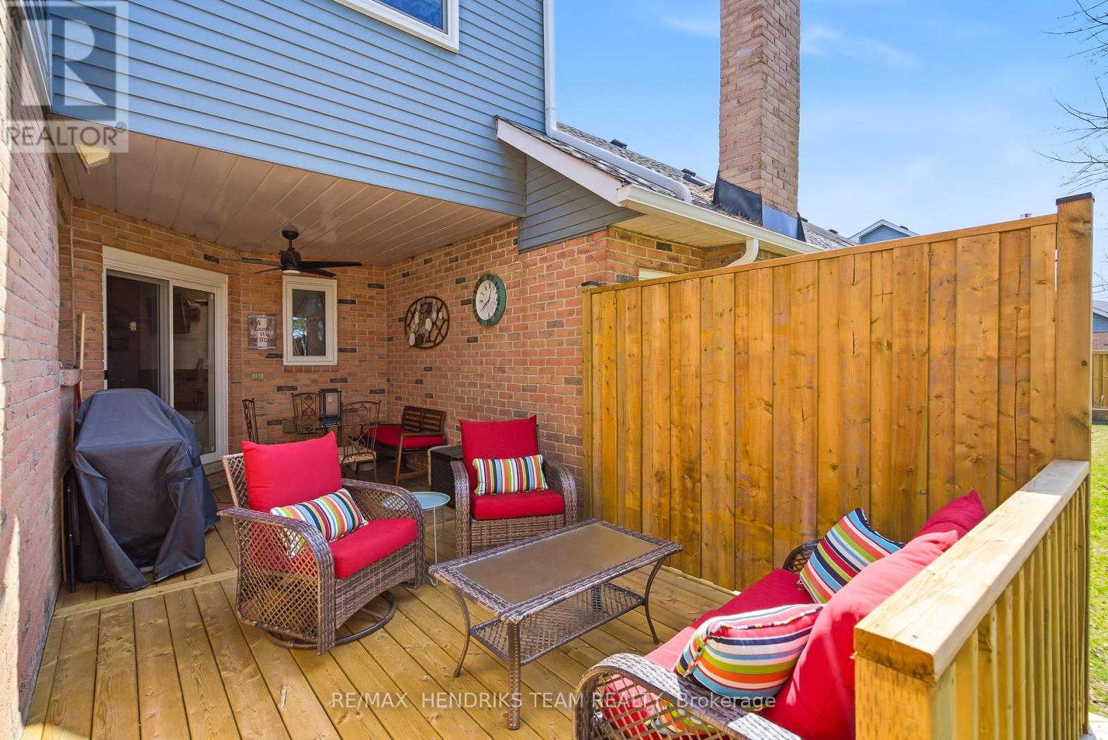 8 - 10 Elderwood Drive, St. Catharines, Ontario  L2S 3G4 - Photo 27 - X12961186