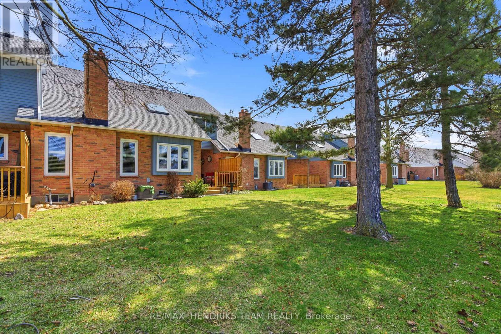 8 - 10 Elderwood Drive, St. Catharines, Ontario  L2S 3G4 - Photo 33 - X12961186