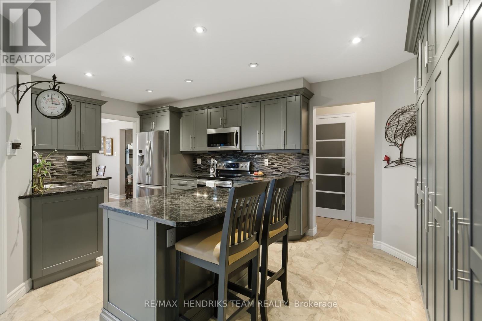 8 - 10 Elderwood Drive, St. Catharines, Ontario  L2S 3G4 - Photo 8 - X12961186